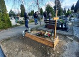 Rodzina Sawickich podejrzewa, że na cmentarzu w Głogowie ktoś znowu majstował przy grobie rodziców. Zarządca nekropolii wydał oświadczenie
