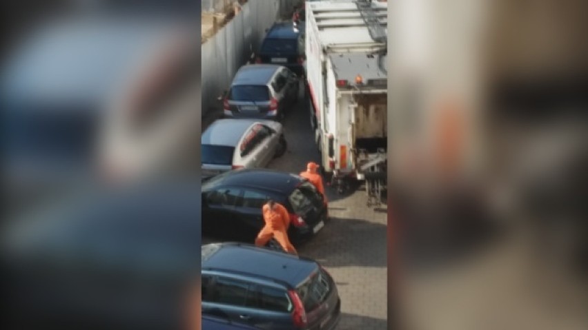 Janusze parkowania kontra śmieciarka. Jak pokonać chaos na Podzamczu [zdjęcia, wideo] 