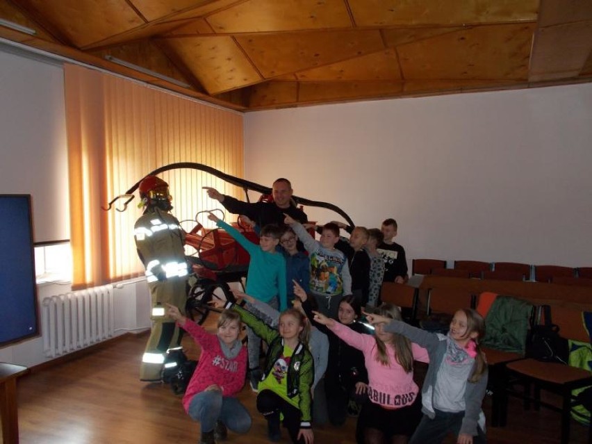 Uczniowie ze Skoków odwiedzili wągrowiecką komendę straży pożarnej 