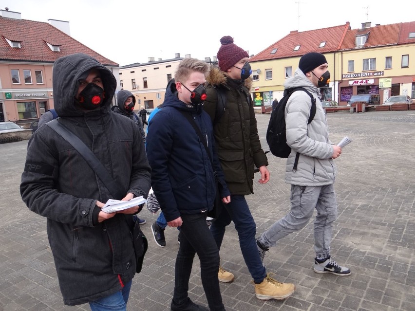 Walka z brudnym powietrzem w Wieluniu. Akcja na placu Legionów [ZDJĘCIA]