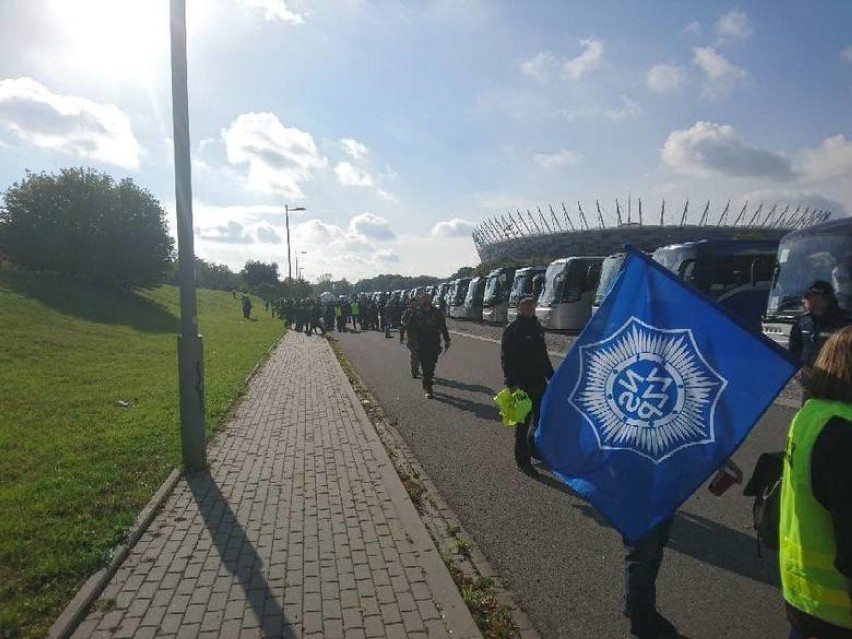 Protest służb mundurowych. Dwadzieścia autobusów i tysiąc policjantów z Pomorza pojechało na manifestację do Warszawy 2.10.2018 [zdjęcia]