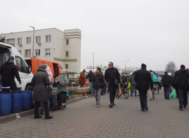 W czwartek 2 marca na zakupy na targowisko Korej w Radomiu wybrało się sporo osób. Radomski bazar cieszy się dużym powodzeniem.
