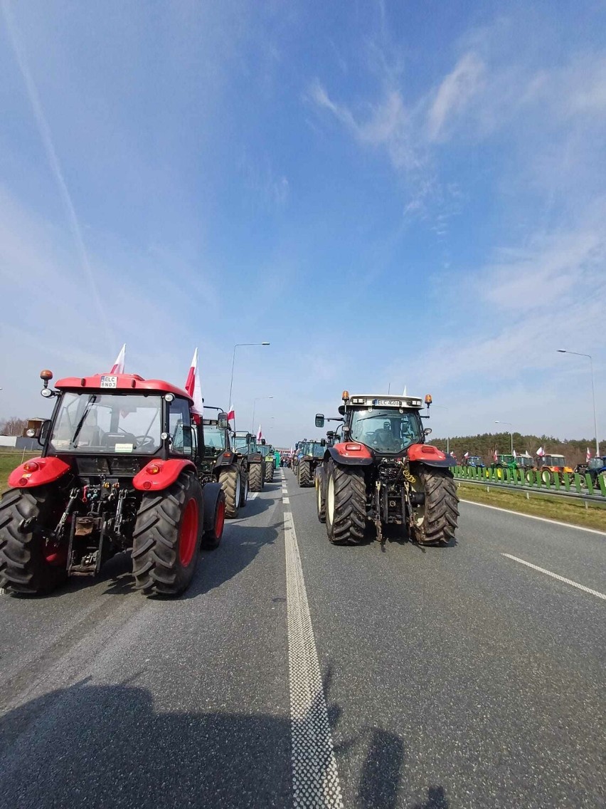 Wielki protest rolników na węźle Piątek