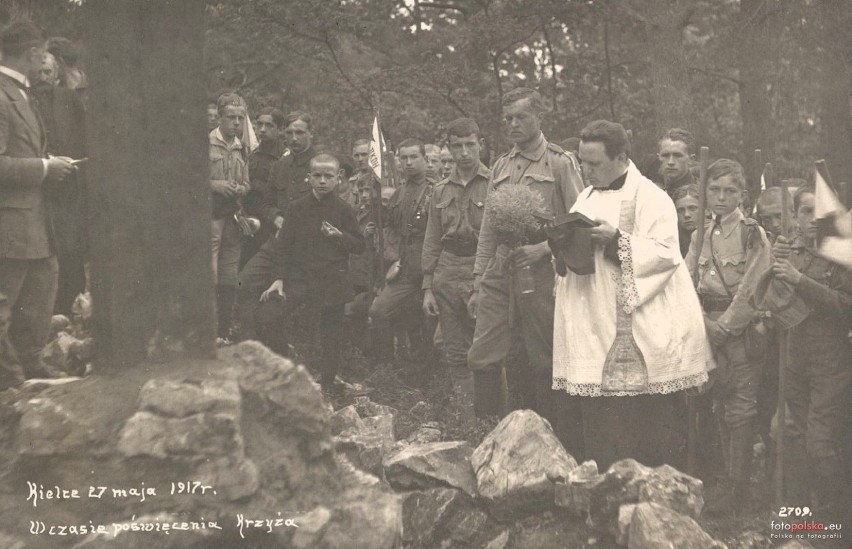 27 maja 1917, Poświęcenie krzyża na Bruszni....