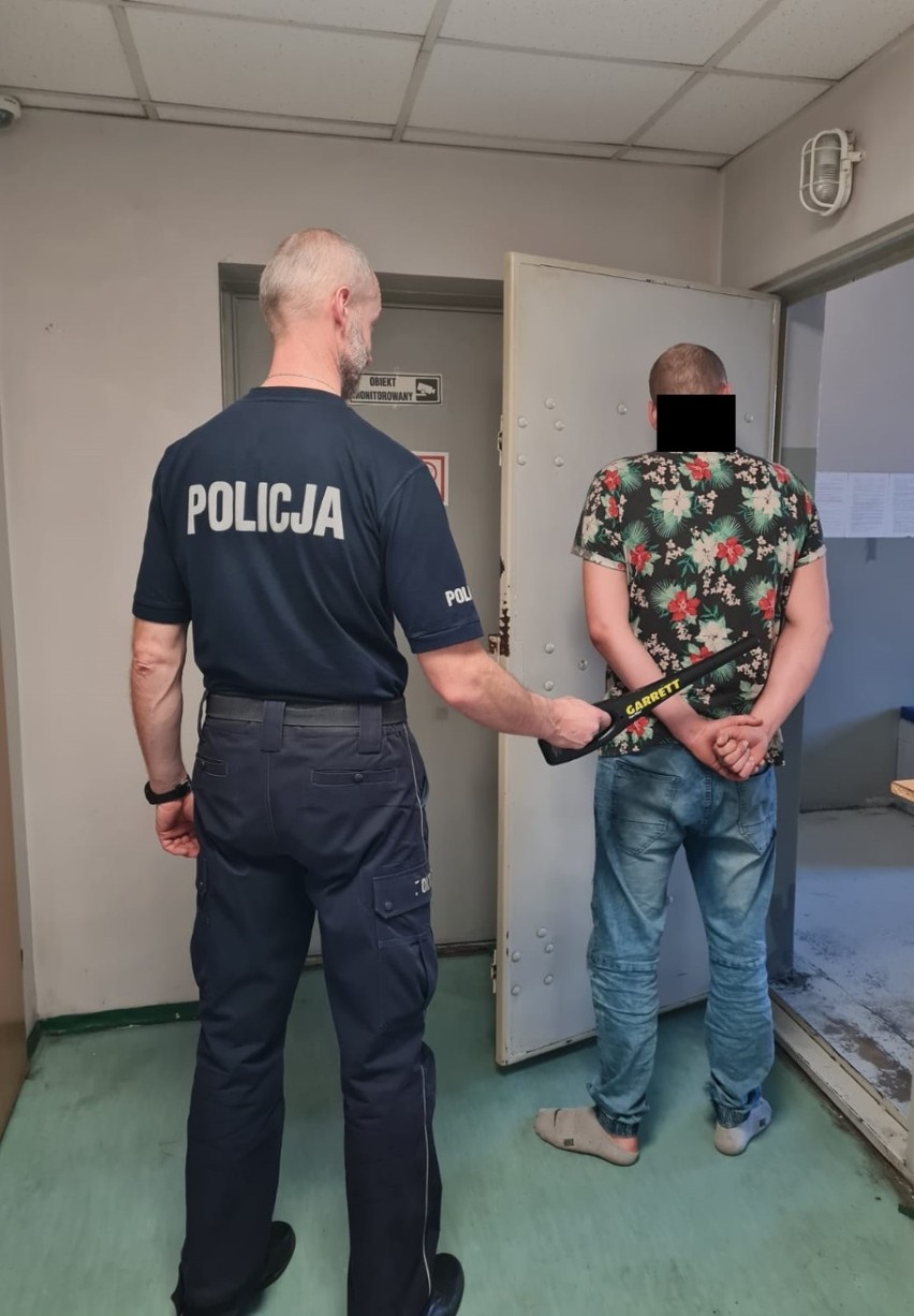 Radomsko/powiat. Zatrzymany z narkotykami. Policjanci zabezpieczyli 80 gramów substancji odurzających. Diler trafi do aresztu?