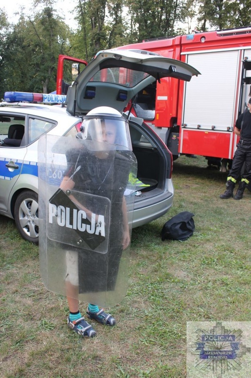 Policjanci z Aleksandrowa Kujawskiego na festynie na zakończenie lata