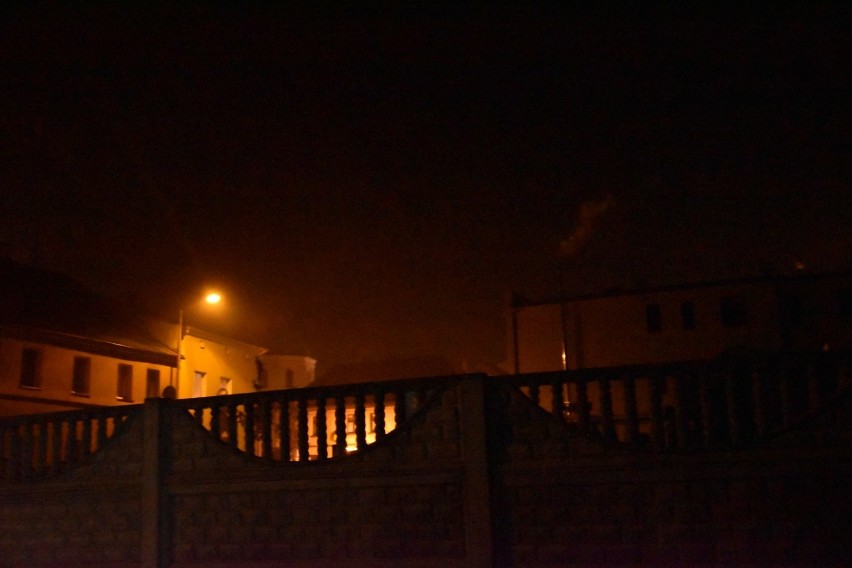 Śmierdzący dym unosi się nad miastem. Smog atakuje, a czujniki alarmują... 
