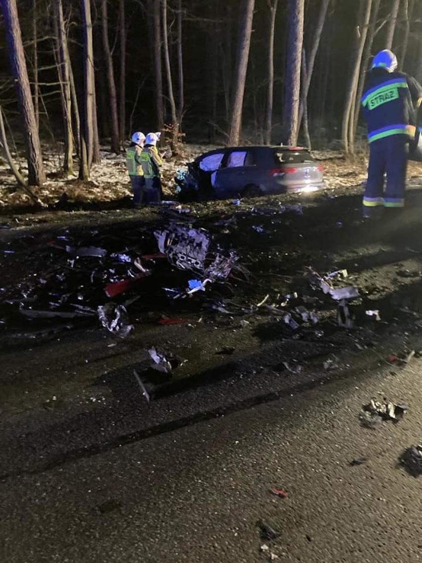 Tragiczny wypadek w Borczu. Nie żyją 2 osoby. Jedną z ofiar dziennikarz TVP3 Piotr Świąc