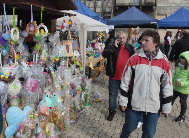 Podczas kiermaszu w radomskim Rynku można było kupić między innymi ozdoby wielkanocne.