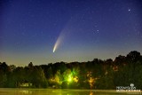Kometa nad Łagowem. Srebrzysty warkocz rozświetlił niebo. Zobaczcie "nieziemskie" fotografie naszego Czytelnika. 