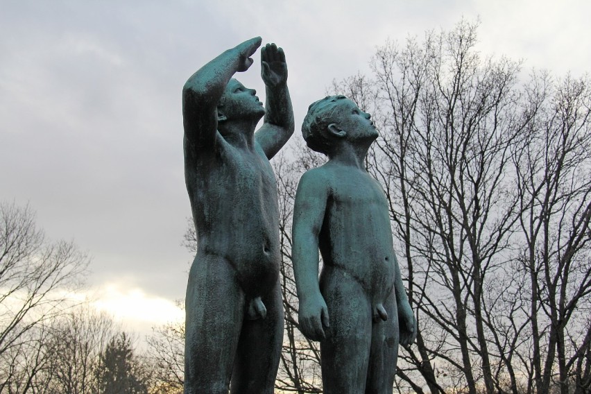Rzeźby w parku Vigelanda w Oslo