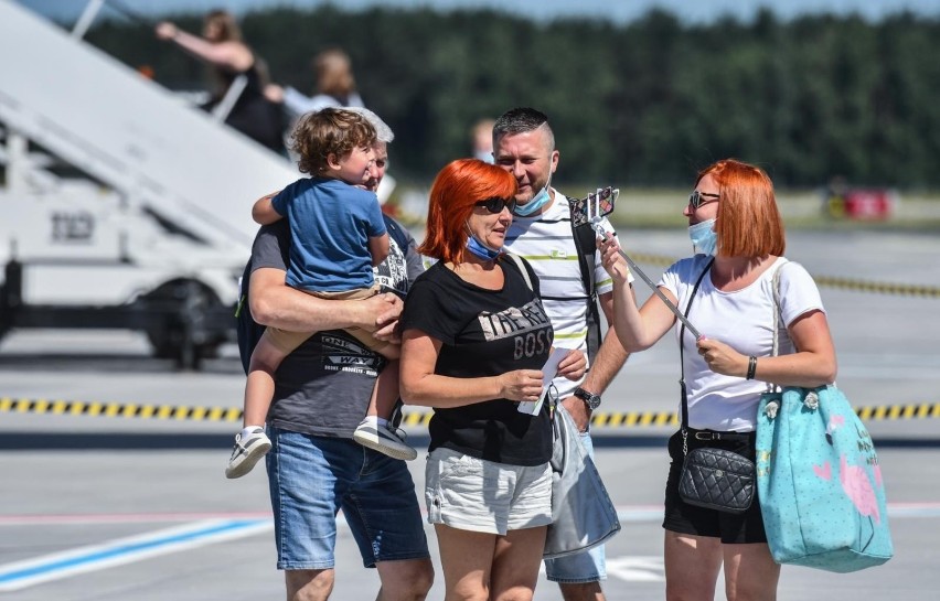 Z możliwości wylotu pierwszym czarterem odlatującym z...