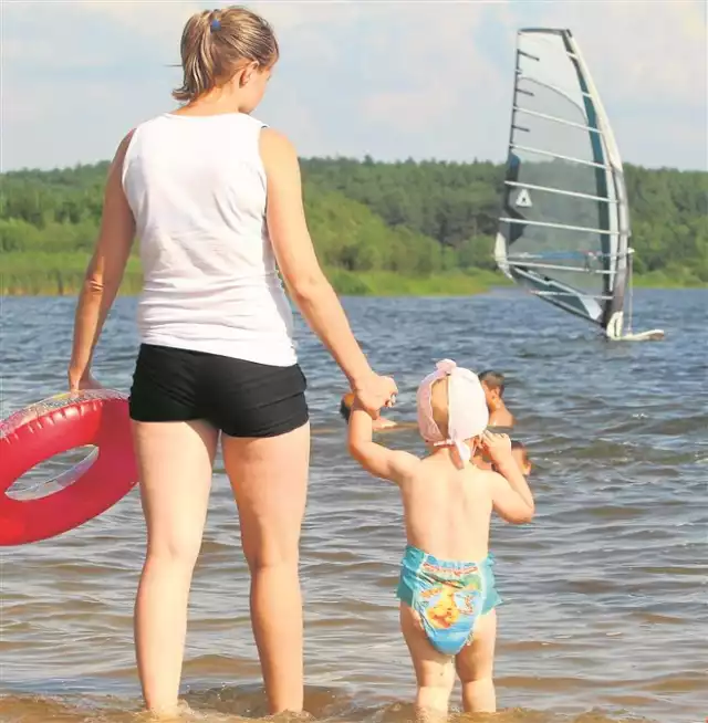 Mieszkańcy chętnie przyjeżdżają nad zalew