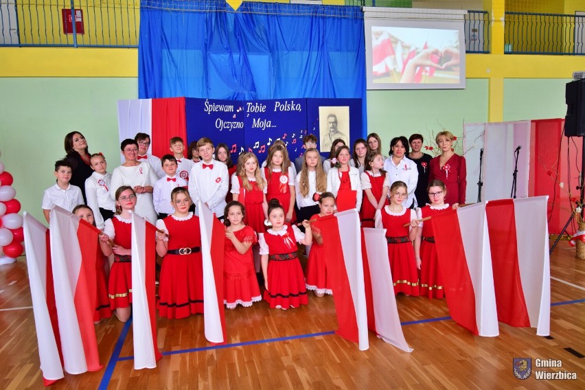 Niezwykle patriotyczny koncert w Wierzbicy z okazji Święta Niepodległości. Zobacz zdjęcia