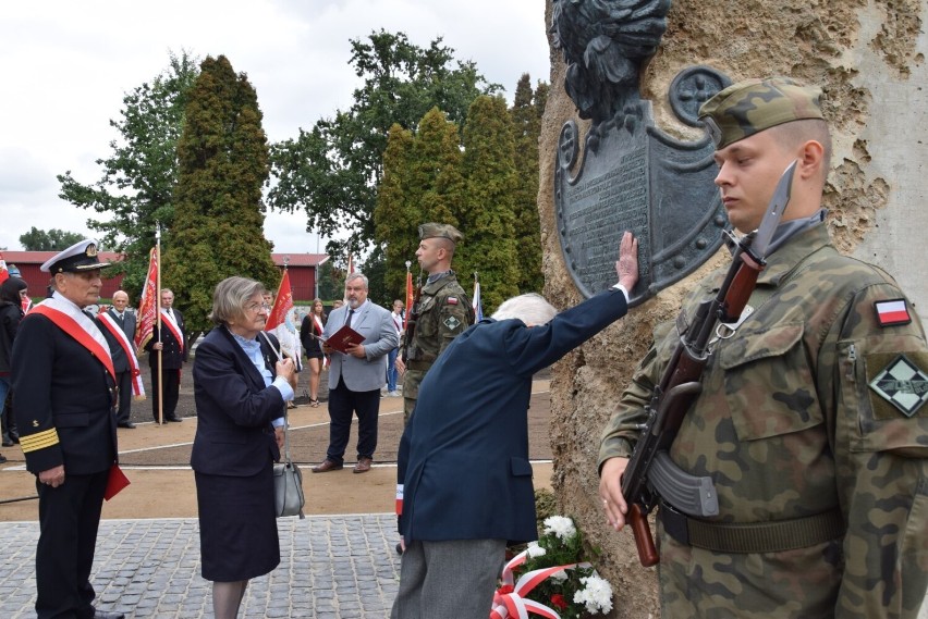 W Dniu Sybiraka odsłonięto w Pruszczu pomnik pamięci ofiar zbrodni katyńskiej. Sybiracy wzruszeni