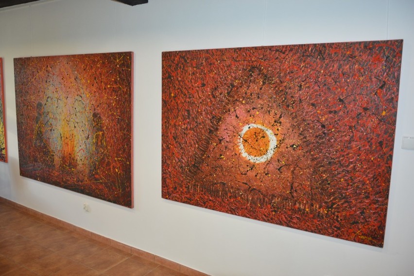 W Muzeum Kaszubskim otwarto wystawę malarską  „Mistyk na Kaszubach” autorstwa Wiesława Grzecha