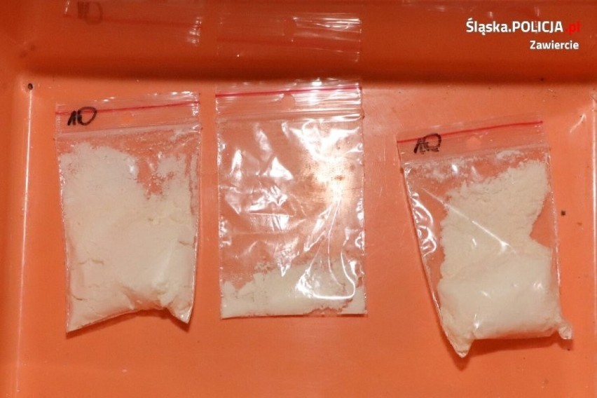 Policjanci zatrzymali 46-latka, który produkował i posiadał duże ilości narkotyków.