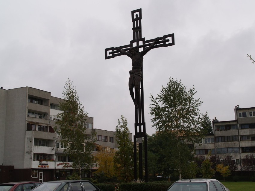 Krzyż w ujęciu przednio-bocznym. Fot. Mariusz Wójcik