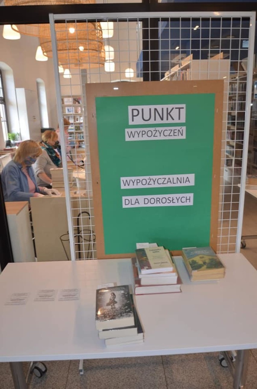 Kolejne biblioteki w powiecie już otwarte - książki można wypożyczać w Kartuzach, Sierakowicach, Chmielnie i Stężycy