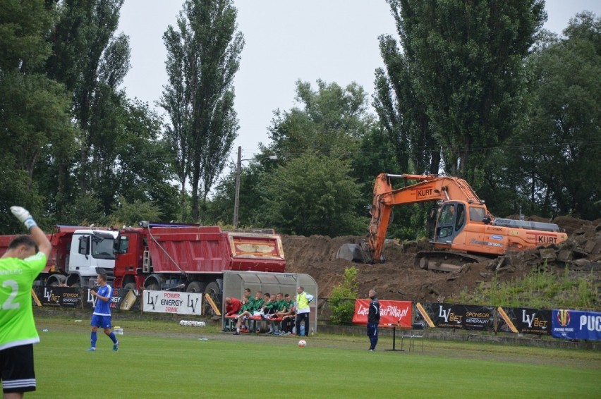 Rozbierają główną trybunę na stadionie Lechii