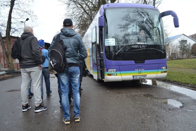 Zamiast pociągów do Bogumina, Pragi i Warszawy - wielka klapa. Wciąż trwa remont torów między Rybnikiem i granicą z Czechami.