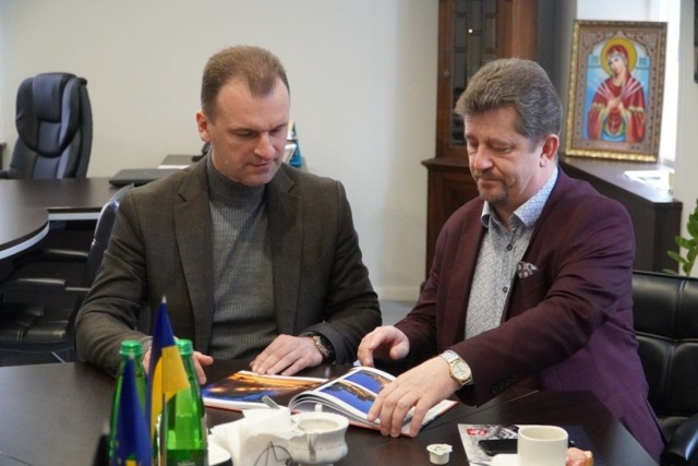 Malbork i Włodzimierz na Ukrainie coraz bliżej formalnego partnerstwa. Mer Igor Palonka (z lewej) i burmistrz Marek Charzewski liczą na dobrą współpracę.