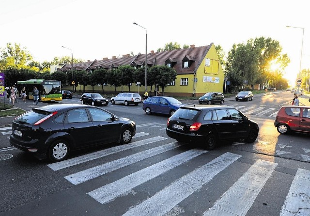 Skrzyżowanie ulicy Karpia i Naramowickiej w Poznaniu