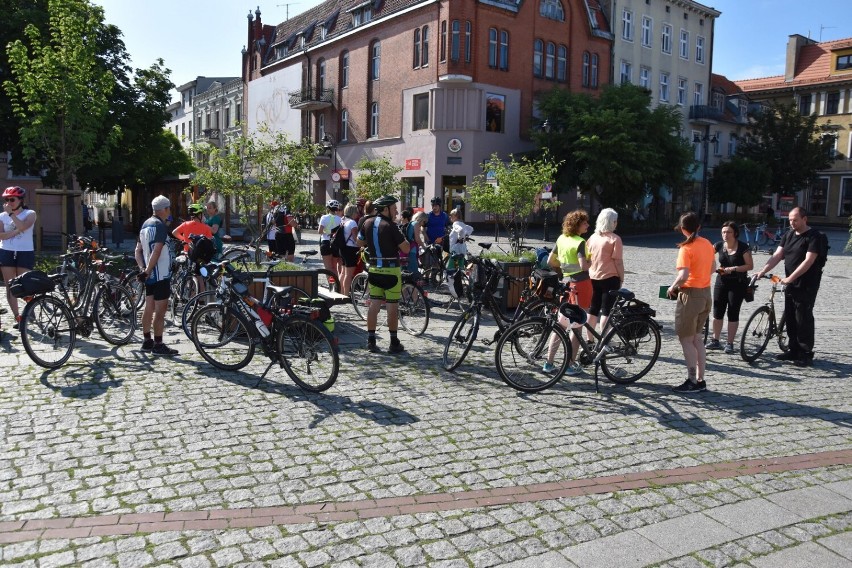 Gniezno: Bibliotekarze z Gniezna wyruszyli na rajd do Łubowa [11.06.2022]