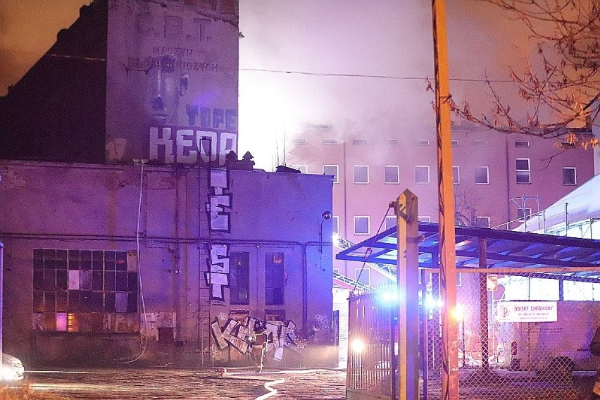 Pożar w centrum Łodzi! W ogniu były dwa piętra budynku na ul. Gdańskiej