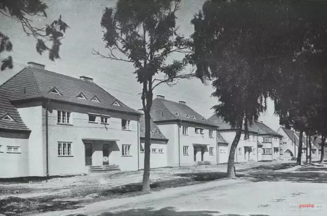 Lata 1926-1928, Zabudowa ul. Tarnogórskiej. Pierwszy dom po lewej ma numer 93 i 93a.