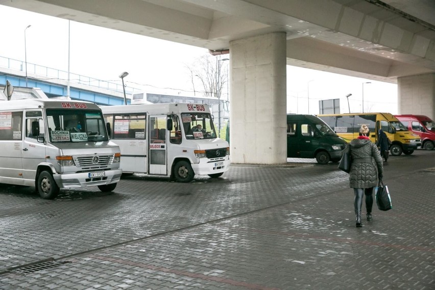 Koronawirus zatrzymał prywatne przewozy busami. Kierowcy nie czują się bezpiecznie, a ludzie nie mają jak dojechać do pracy