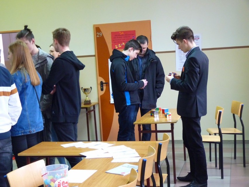 We wtorek II LO w Koszalinie zaprosiło uczniów gimnazjów na...