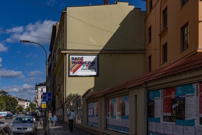 Kraków. Bałagan z uchwałą krajobrazową. Świecące reklamy legalne, a może jednak nie?