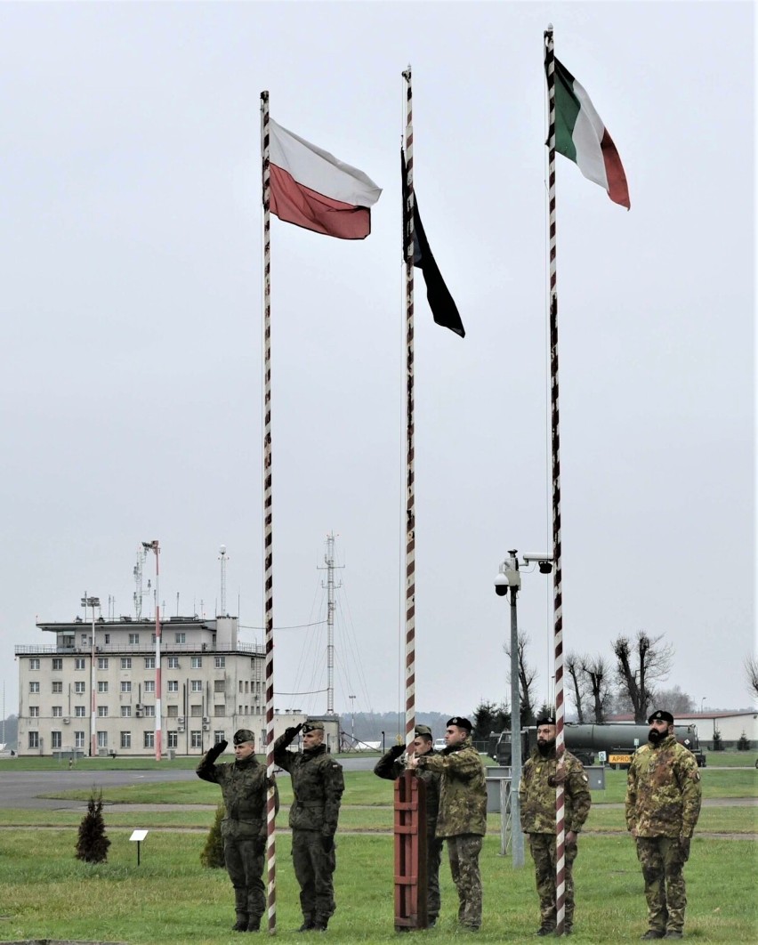 Włoscy żołnierze opuszczają Malbork. Piloci Eurofighterów spędzili w powietrzu 500 godzin 
