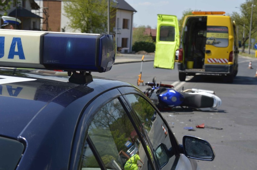 Wypadek na ul. Grodzkiej. 21-letni motocyklista trafił do szpitala [zdjęcia, wideo]