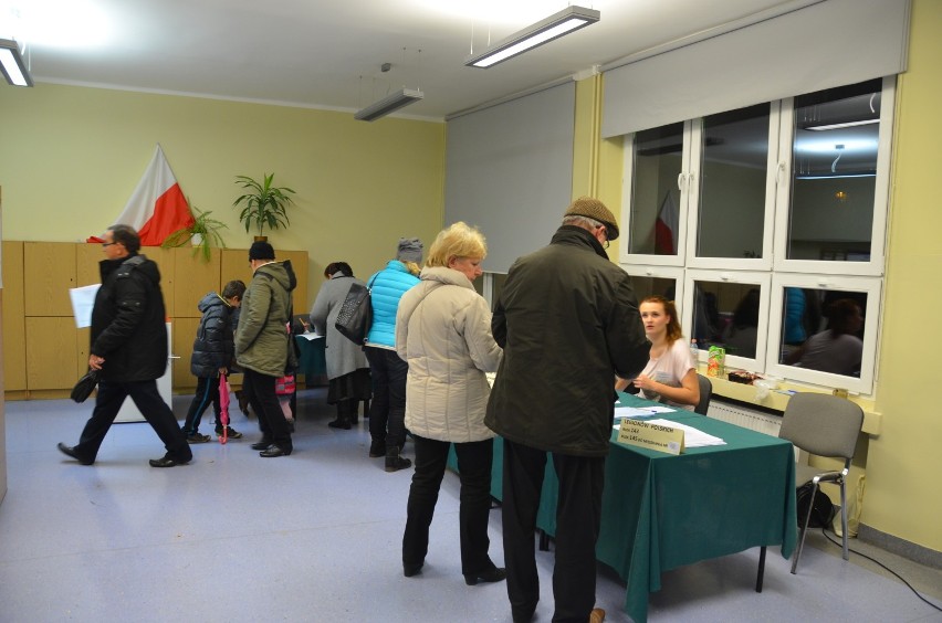 Wybory: mieszkańcy głsują w Dąbrowie Górniczej