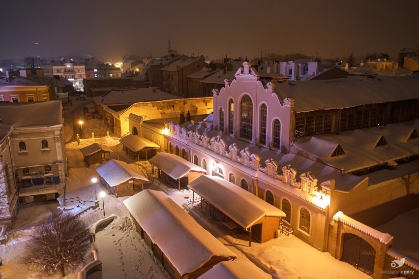 Piękny Jarosław w zimowy wieczór. Zobacz zdjęcia z drona autorstwa Tomasza Flaka [GALERIA]