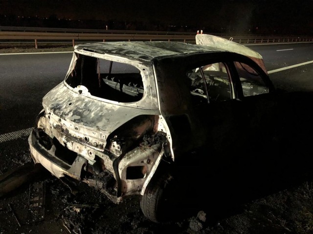 Pożar na wschodniej obwodnicy Poznania. W poniedziałek, 14 lutego wieczorem, na 33 km drogi S5 w kierunku Bydgoszczy, spłonął samochód. 

Zobacz zdjęcia --->