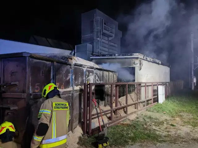 W Przedborzu doszło do pożaru wiaty na terenie zakładu produkcyjnego przy ul. Cegielnianej