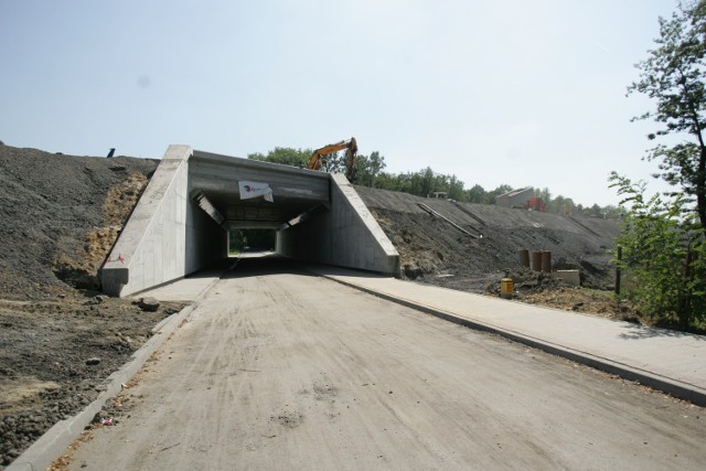 Budowa DTŚ w Zabrzu - tunel w ciągu ulicy Jaskółczej był już niemal całkowicie gotowy latem