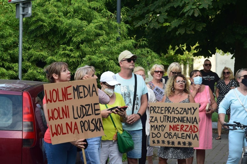 "Wolne Media Wolni Ludzie Wolna Polska". Protestujący przeszli ulicami Nowego Dworu Gdańskiego