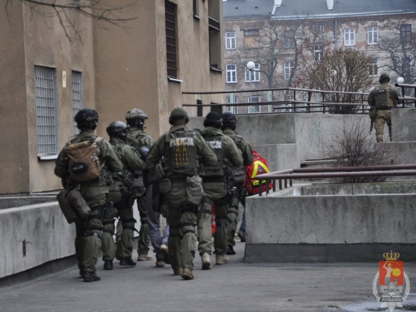 Trzej mężczyzni podejrzani o handel kokainą w Warszawie w rękach policji