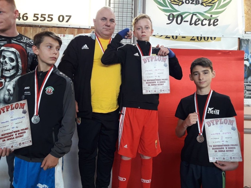 Mistrzostwa Polski Młodzików w boksie. Trzy medale zawodników Ziętek Team
