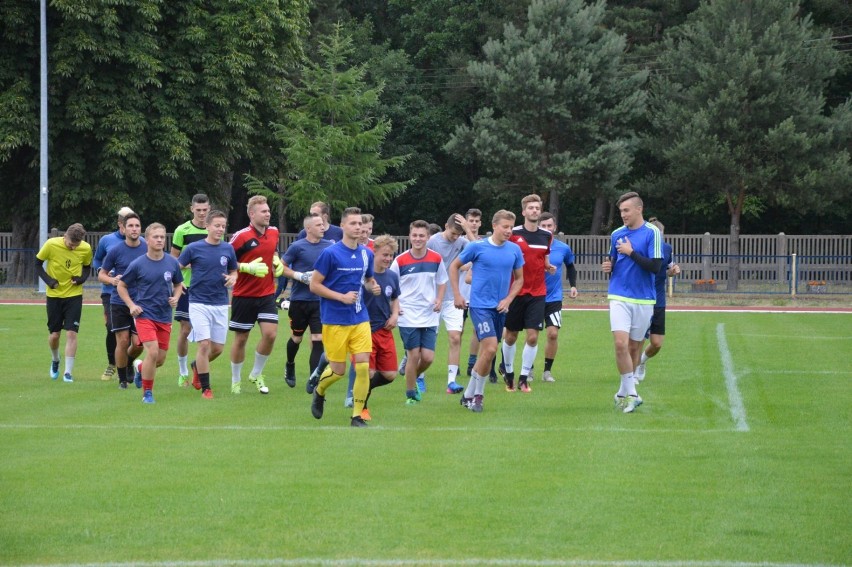 Piłkarze IV-ligowej Pogoni Lębork wznowili we wtorek (10.07) zajęcia treningowe