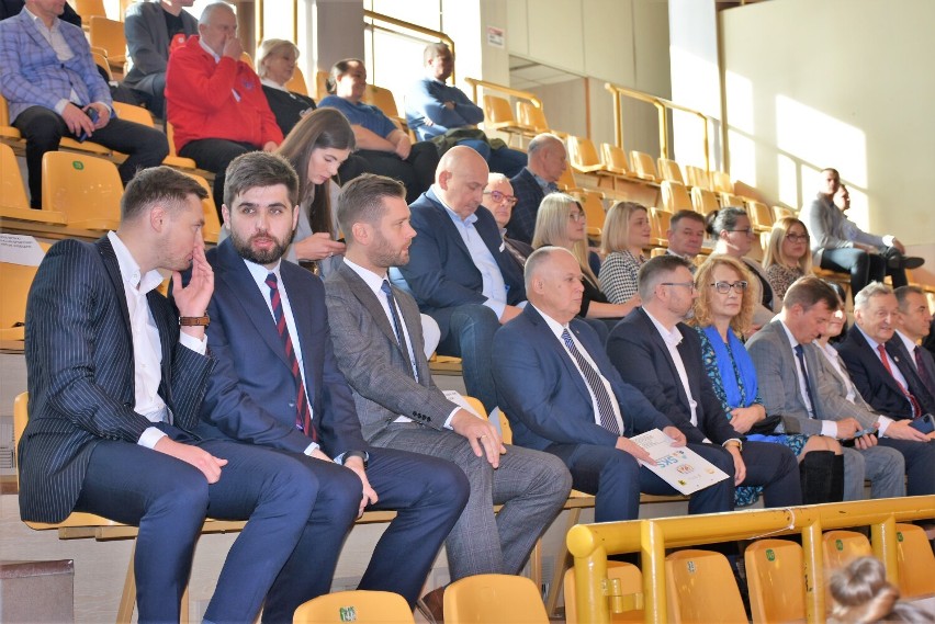To było sportowe święto w Chełmie. Minister Kamil Bortniczuk  wręczył nagrody przedstawicielom chełmskich szkół za osiągnięcia sportowe 