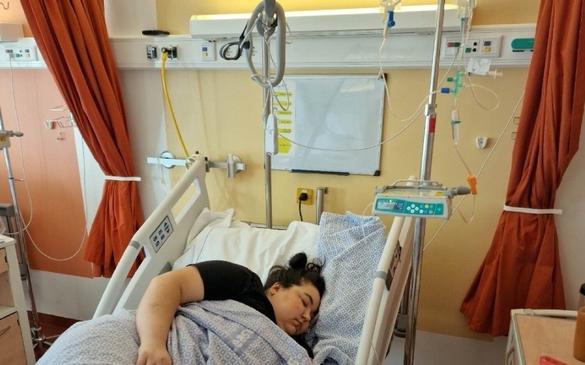 29-letnia Karolina z Dębicy zmaga się z nieuleczalną chorobą. Pomóżmy jej stanąć na nogi! [ZDJECIA]