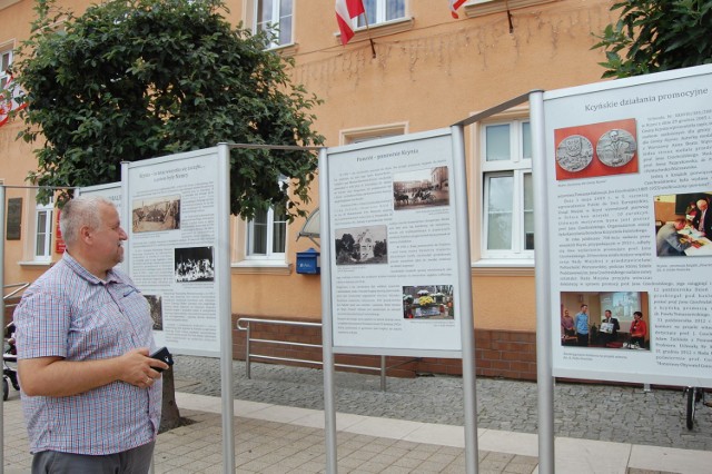 Przed ratuszem - plenerowa wystawa o prof. Janie Czochralskim
