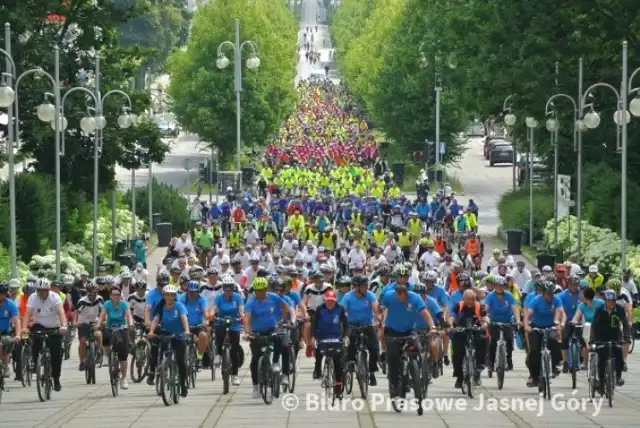 Rowerzyści w niespełna tydzień przejechali ponad 500 kilometrów, dziennie pokonując ok. 70 kilometrowe odcinki w różnych warunkach atmosferycznych. Każdy przyjechał na Jasną Górę ze swoimi intencjami, ale dla wszystkich najważniejsza była prośba o pokój na świecie.

Zobacz kolejne zdjęcia. Przesuwaj zdjęcia w prawo - naciśnij strzałkę lub przycisk NASTĘPNE
