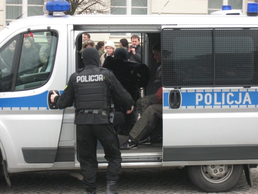 Policjanci po cywilnemu to sposób na wandali grasujących w Kutnie?