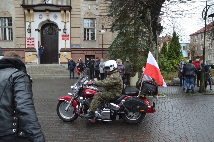 Protest pod ratuszem w Miastku w obronie szpitala i prezes Renaty Kiempy| ZDJĘCIA+WIDEO